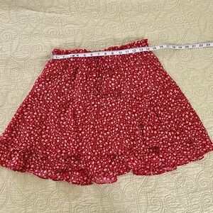 Flowy Floral Red Women's Skirt with shorts Size M New without tags